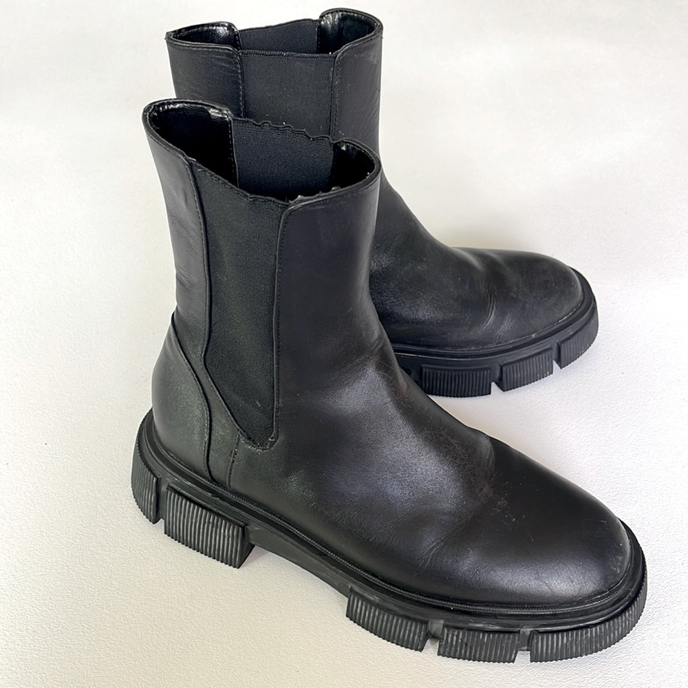 Zara Leather Lug Chunky Sole Ankle Boots Black Pull On Elastic Sides Size 8